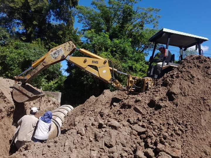 Prevención ante futuras lluvias: Intensos trabajos de instalación de tubos de drenaje